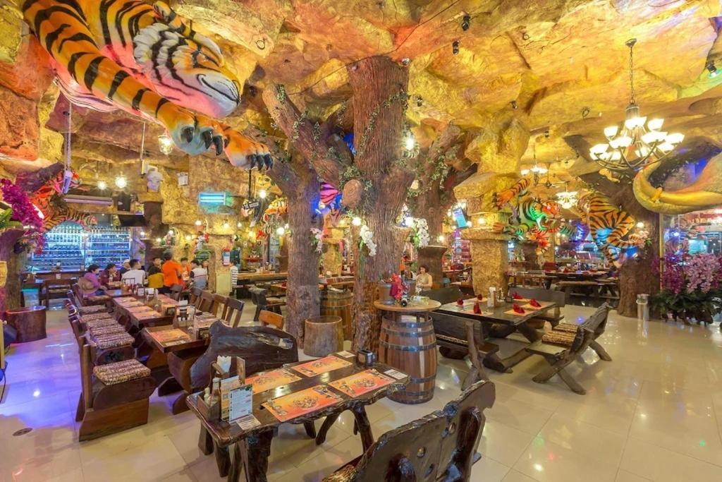 Tiger Complex By Eyg Hotel Patong Exterior foto